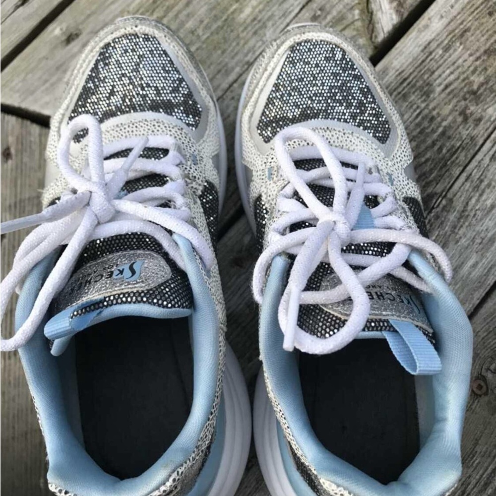SPECIAL 2/30$
Skechers Silver and White Chunky Sneakers - Picture 3 of 3